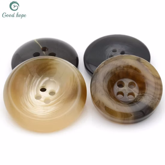 Hochwertige, maßgeschneiderte 15-mm-4-Loch-Runden-Nähknöpfe aus Kuhhorn-Naturharz für Hemd-, Mantel- und Kleidungsknöpfe